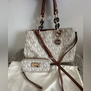 Michael Kors Cynthia MK Monogram Satchel Medium with wallet